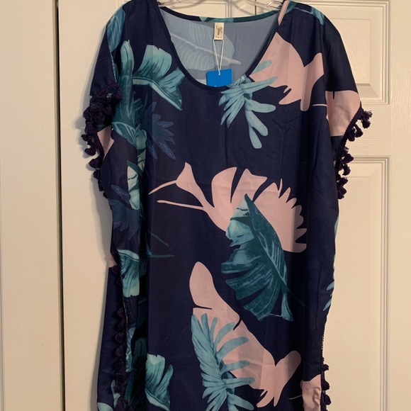 Bathing suit coverup - Picture 3 of 3